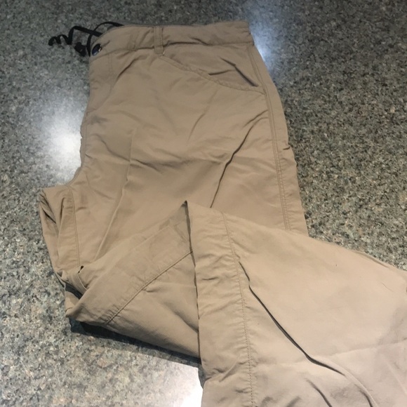 Iceberg Medium convertible pants. Tan. Outdoor. Zip off. Multiple pockets - Picture 2 of 14